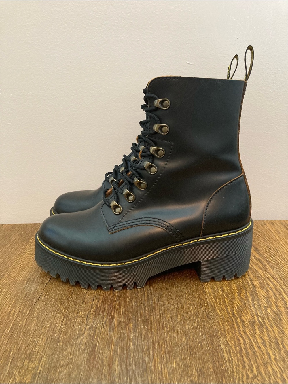 Dr Martens Leona Smooth Black Leather Platform Boots Women’s Size 8 - Picture 2 of 12